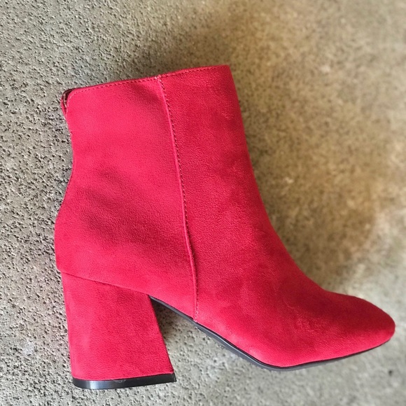 NEW Bamboo Moody Red Faux Suede Ankle BOOTIE - Picture 2 of 6